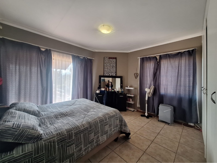 6 Bedroom Property for Sale in Meerhof North West